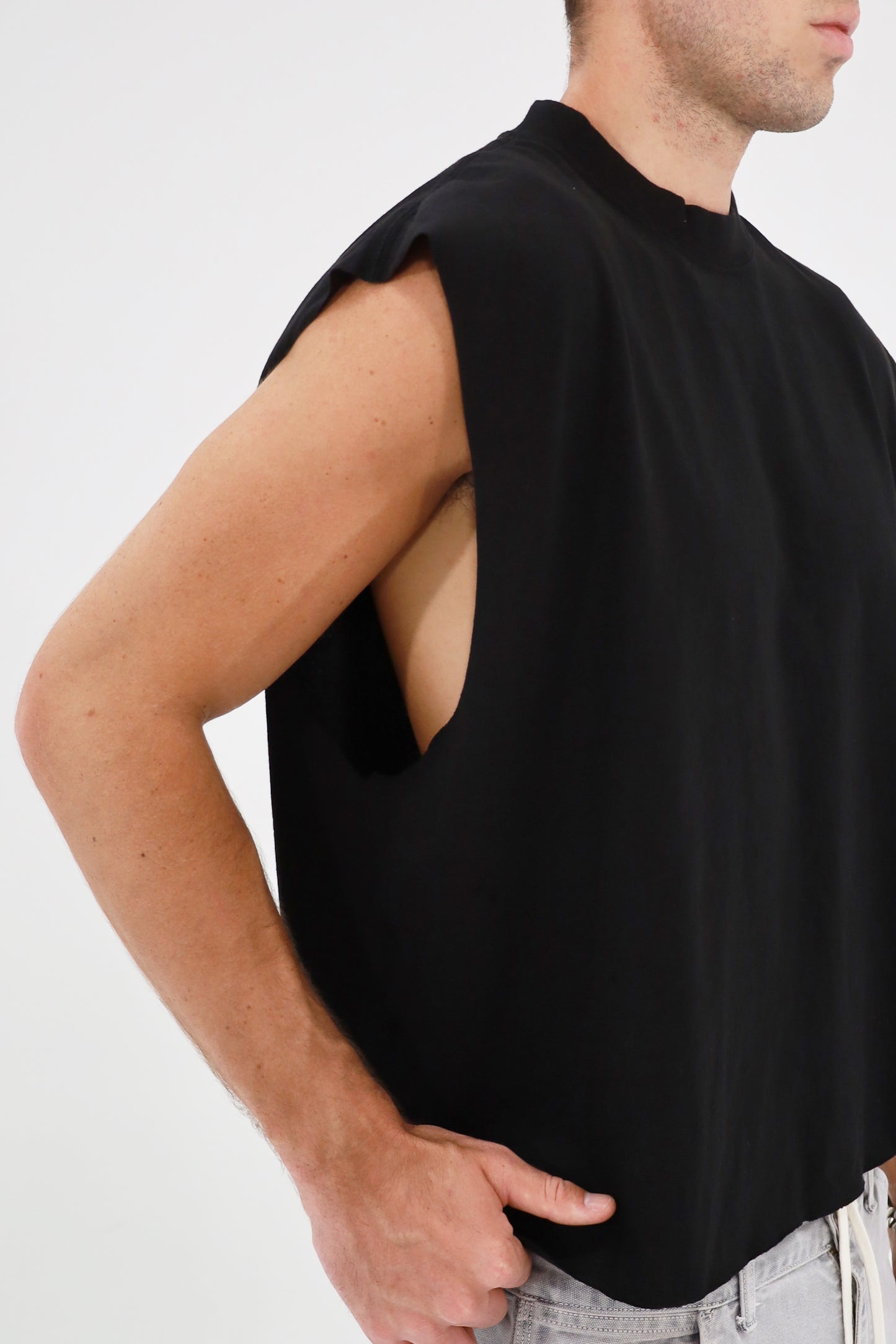 Cropped Muscle Shirt (Black)